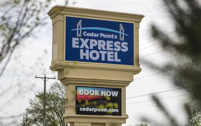 Cedar Point's Express Hotel