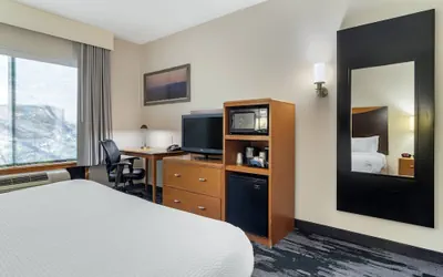 Photo 5 - Fairfield Inn & Suites by Marriott Commerce