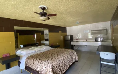 Photo 5 - Savannah Inn and Suites