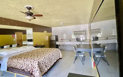 Photo 4 - Savannah Inn and Suites