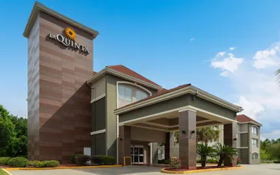 Photo 2 - La Quinta Inn & Suites by Wyndham Baton Rouge Denham Springs