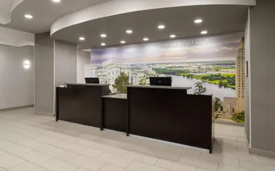 Photo 3 - La Quinta Inn & Suites by Wyndham Baton Rouge Denham Springs