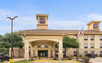 Photo 2 - Sleep Inn & Suites Bush Intercontinental - IAH East