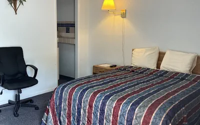 Photo 2 - Regency Inn Comanche