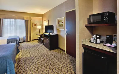 Photo 4 - Holiday Inn Detroit Metro Airport by IHG