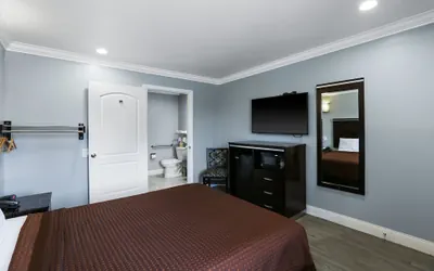 Photo 4 - 3rd Avenue Inn