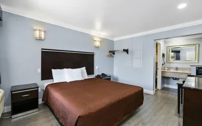 Photo 2 - 3rd Avenue Inn