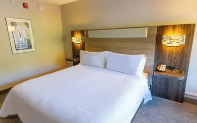 Photo 3 - Holiday Inn Express Hotel of Neptune by IHG