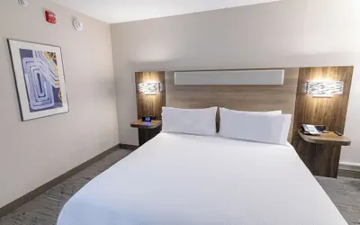 Photo 4 - Holiday Inn Express Hotel of Neptune by IHG