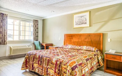 Photo 2 - Heritage Inn