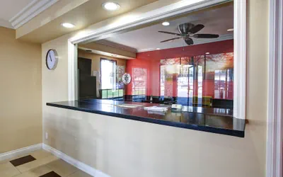 Photo 5 - Ontario Inn & Suites