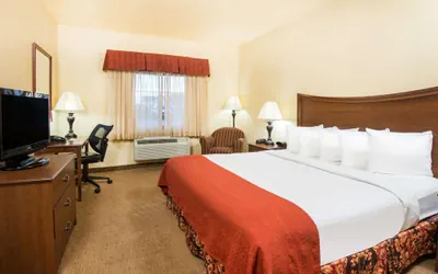 Photo 4 - Days Inn by Wyndham Ellis