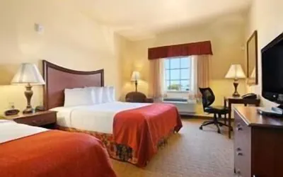 Photo 2 - Days Inn by Wyndham Ellis