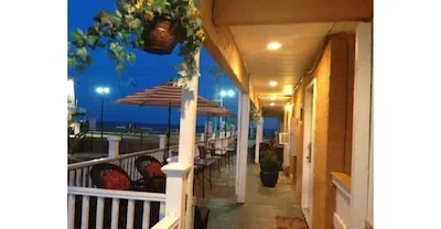 Photo 3 - Boardwalk Hotel Charlee & Beach House Rentals
