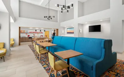 Photo 4 - Hampton Inn & Suites New Castle