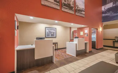 Photo 2 - La Quinta Inn & Suites by Wyndham Smyrna TN - Nashville