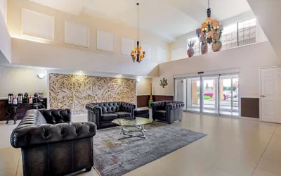 Photo 2 - La Quinta Inn & Suites by Wyndham Fowler