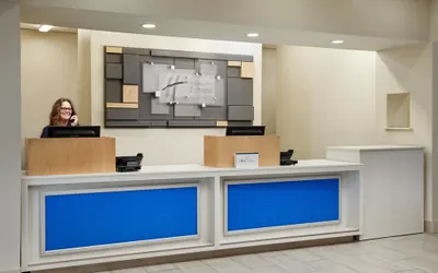 Photo 2 - Holiday Inn Express & Suites Bonifay by IHG