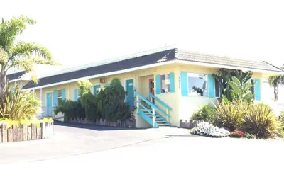 Photo 3 - Beach Bungalow Inn and Suites