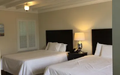 Photo 4 - Beach Bungalow Inn and Suites