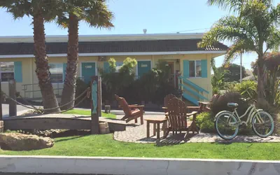 Photo 2 - Beach Bungalow Inn and Suites