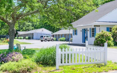 Blue Dolphin Inn