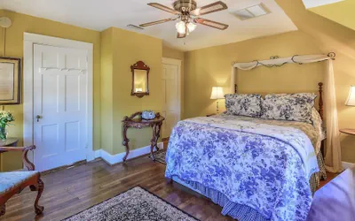 Photo 4 - Cedars of Williamsburg Bed & Breakfast