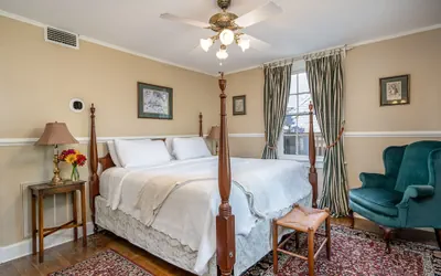 Photo 2 - Cedars of Williamsburg Bed & Breakfast