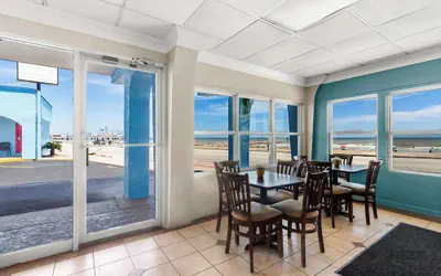 Photo 3 - Econo Lodge Galveston Seawall