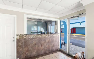 Photo 5 - Econo Lodge Galveston Seawall