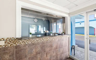 Photo 4 - Econo Lodge Galveston Seawall