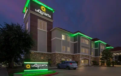 Photo 2 - La Quinta Inn & Suites by Wyndham Houston Energy Corridor