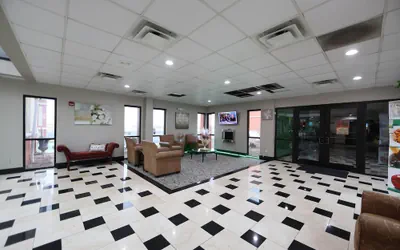 Photo 4 - Quality Inn & Suites Mattoon South