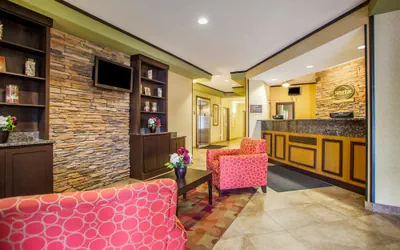 Photo 5 - Suburban Studios Cedar Falls