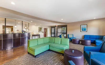 Photo 4 - Comfort Suites Blythe