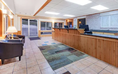 Photo 3 - Days Inn & Suites by Wyndham St. Ignace Lakefront