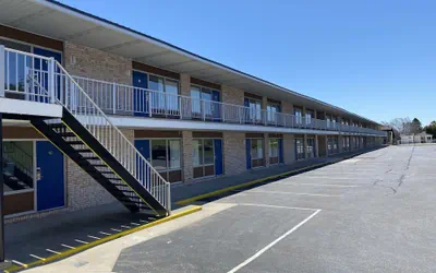 Days Inn & Suites by Wyndham St. Ignace Lakefront
