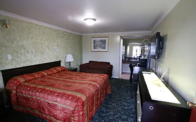 Photo 3 - Sky Palm Motel