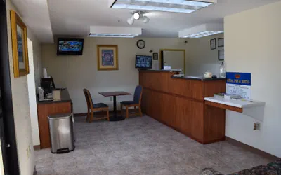 Photo 3 - Royal Inn Douglasville