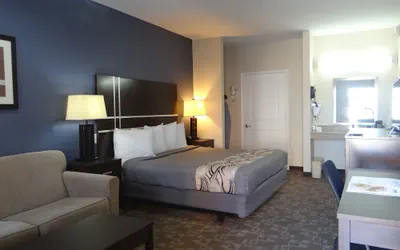 Photo 5 - Crystal Inn - Garth Rd