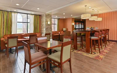 Photo 3 - Hampton Inn Muscatine