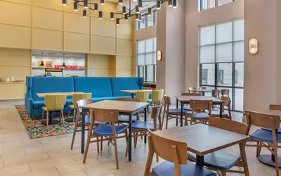 Photo 5 - Hampton Inn & Suites Cincinnati/Uptown-University Area