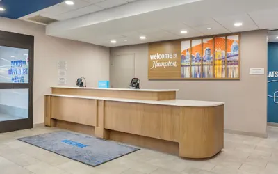 Photo 4 - Hampton Inn & Suites Cincinnati/Uptown-University Area
