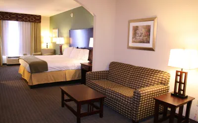 Photo 4 - Holiday Inn Express Hotel & Suites Pratt by IHG