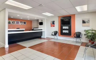 Photo 3 - Motel 6 Youngstown, OH