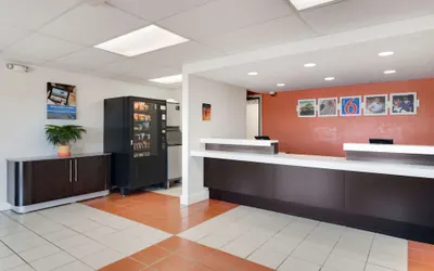 Photo 2 - Motel 6 Youngstown, OH