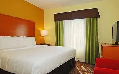 Photo 5 - University Hotel & Suites Shippensburg, Trademark by Wyndham