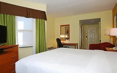 Photo 4 - University Hotel & Suites Shippensburg, Trademark by Wyndham