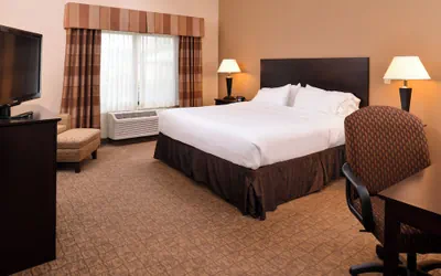 Photo 5 - Holiday Inn Express and Suites Fairmont by IHG
