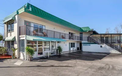Photo 2 - Econo Lodge Conway Central